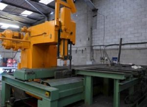 may-cua-thep-tam-kho-lon